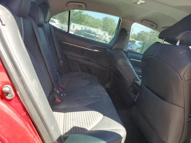 2018 TOYOTA CAMRY SE  
