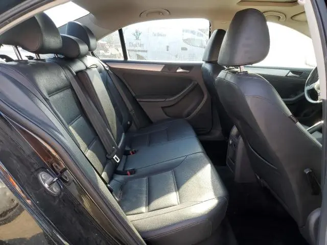 2013 VOLKSWAGEN JETTA SE  