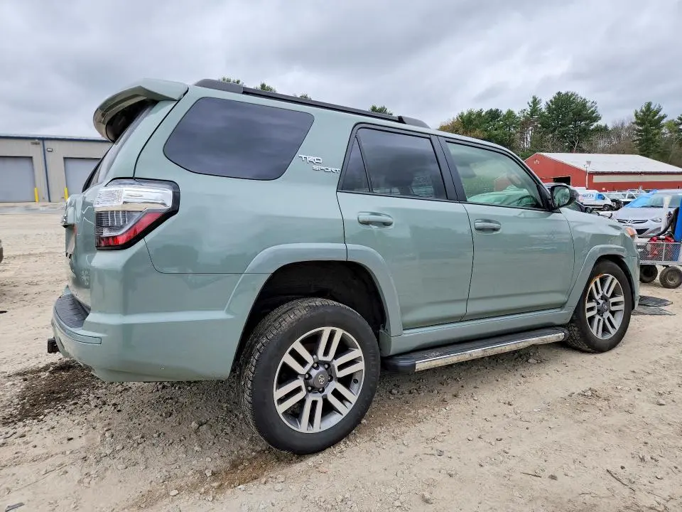 2022 TOYOTA 4 RUNR SR5   