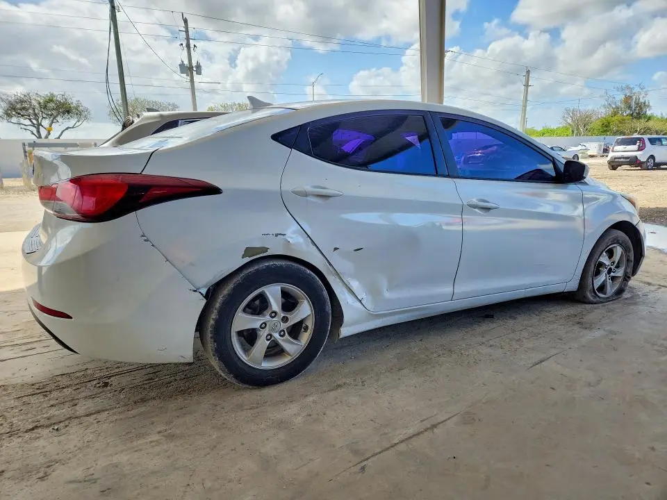 2015 HYUNDAI ELANTRA SE  