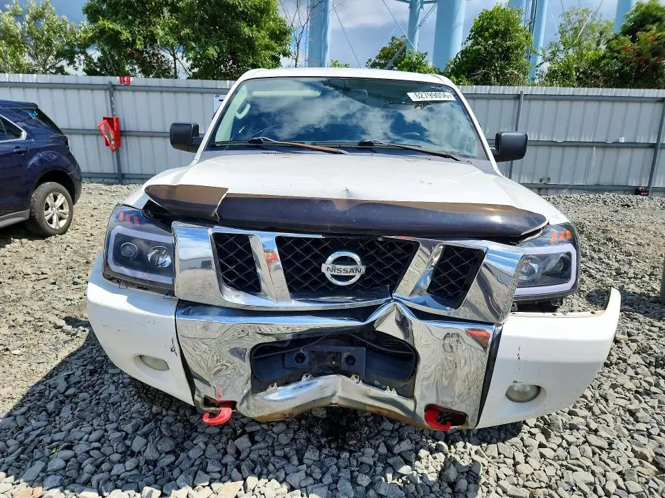 2011 NISSAN TITAN SV  