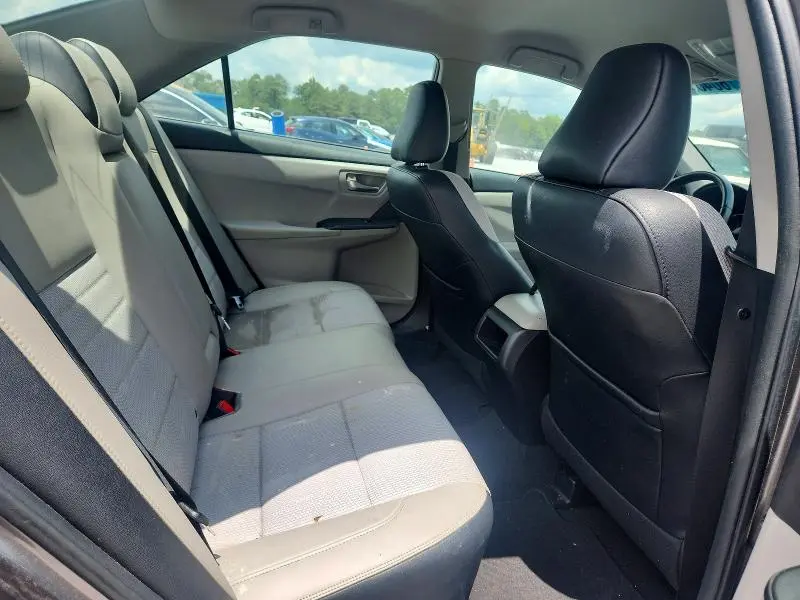2016 TOYOTA CAMRY SE  
