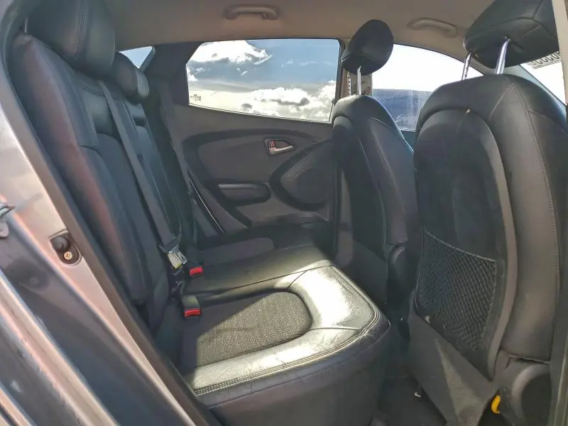 2010 HYUNDAI TUCSON GLS  