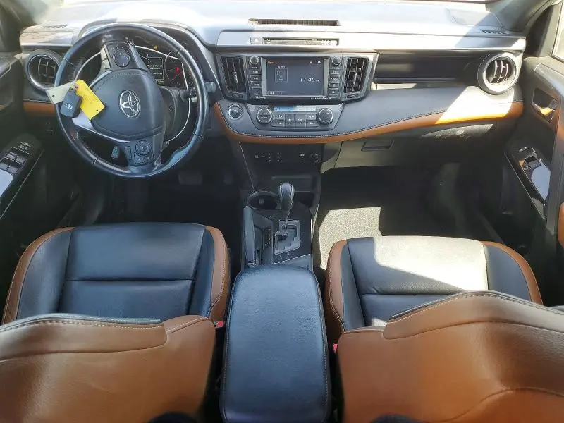 2018 TOYOTA RAV4 SE  
