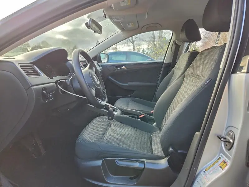 2011 VOLKSWAGEN JETTA BASE  