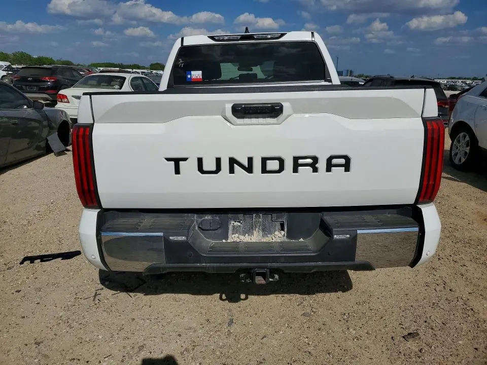 2023 TOYOTA TUNDRA SR5  