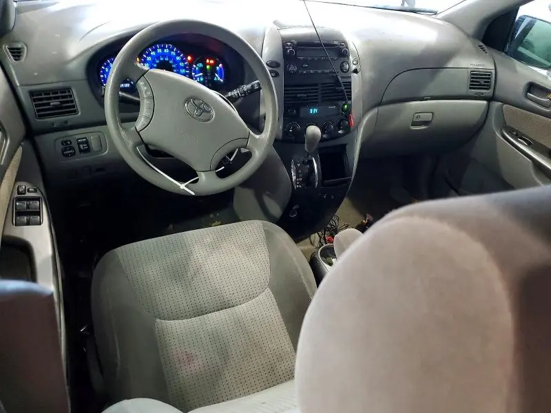 2010 TOYOTA SIENNA LE 8-PASSENGER  