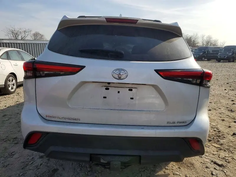 2022 TOYOTA HIGHLANDER XLE  