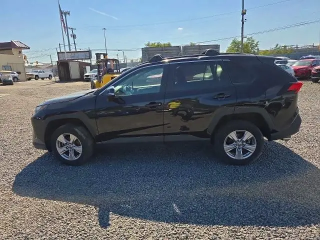 2023 TOYOTA RAV4 XLE  