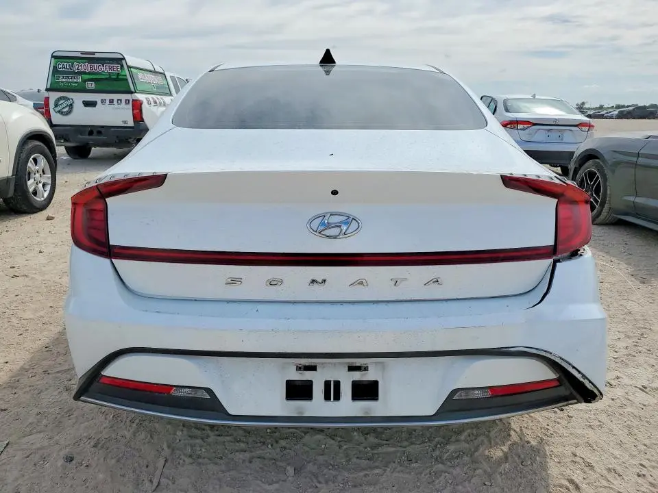 2022 HYUNDAI SONATA SE  