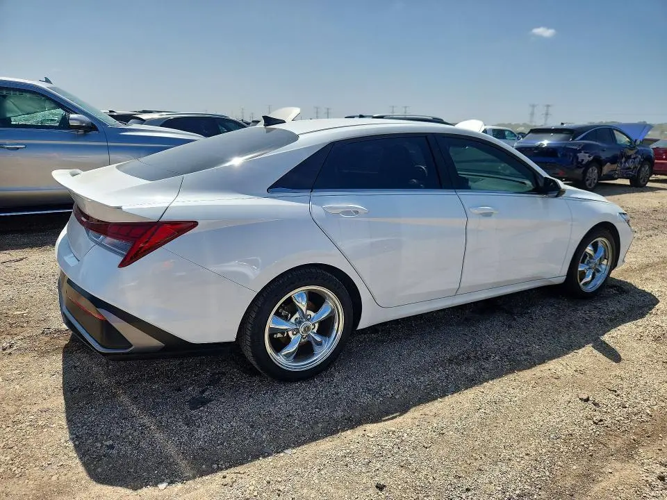 2024 HYUNDAI ELANTRA HYBRID WHITE