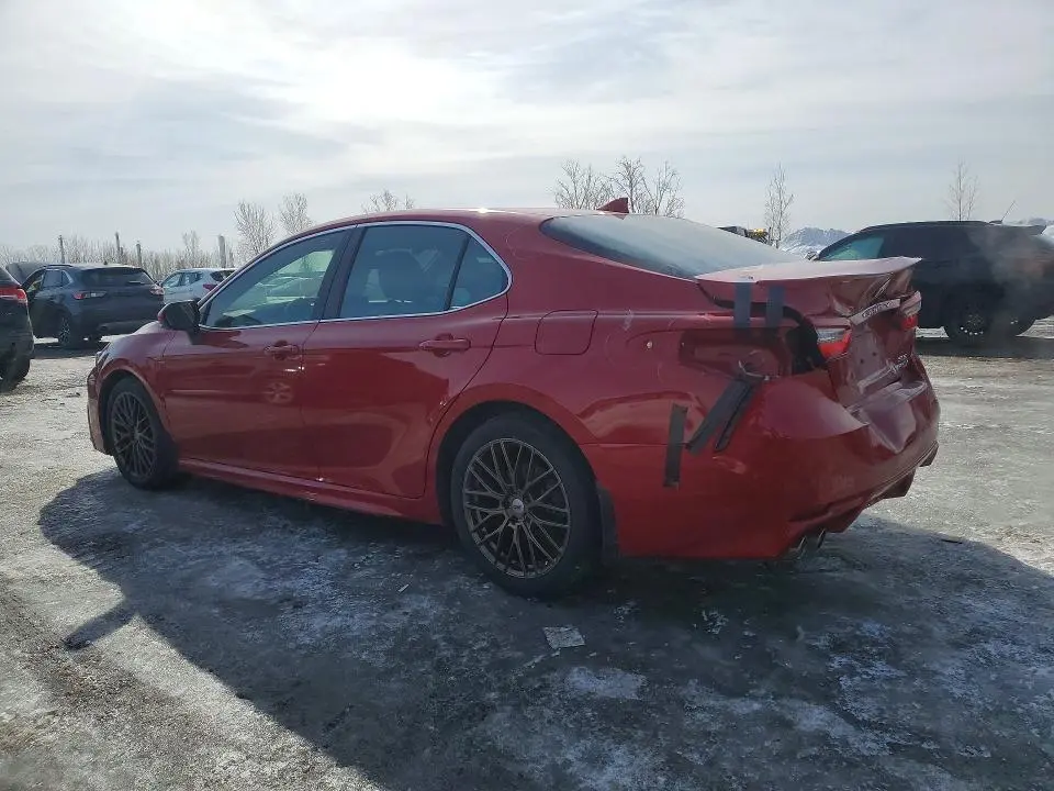 2022 TOYOTA CAMRY XLE  