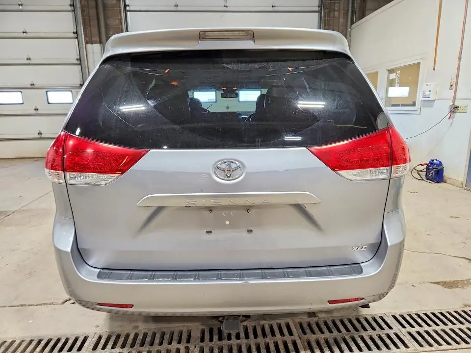 2012 TOYOTA SIENNA XLE 8-PASSENGER  