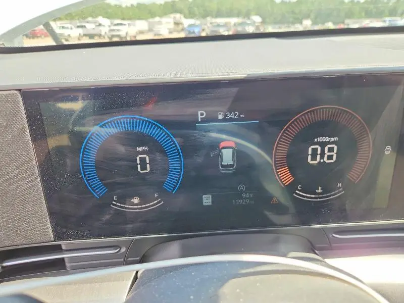 2025 HYUNDAI KONA SE  