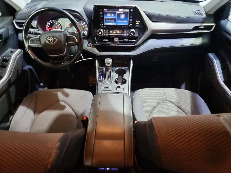 2020 TOYOTA HIGHLANDER LE  