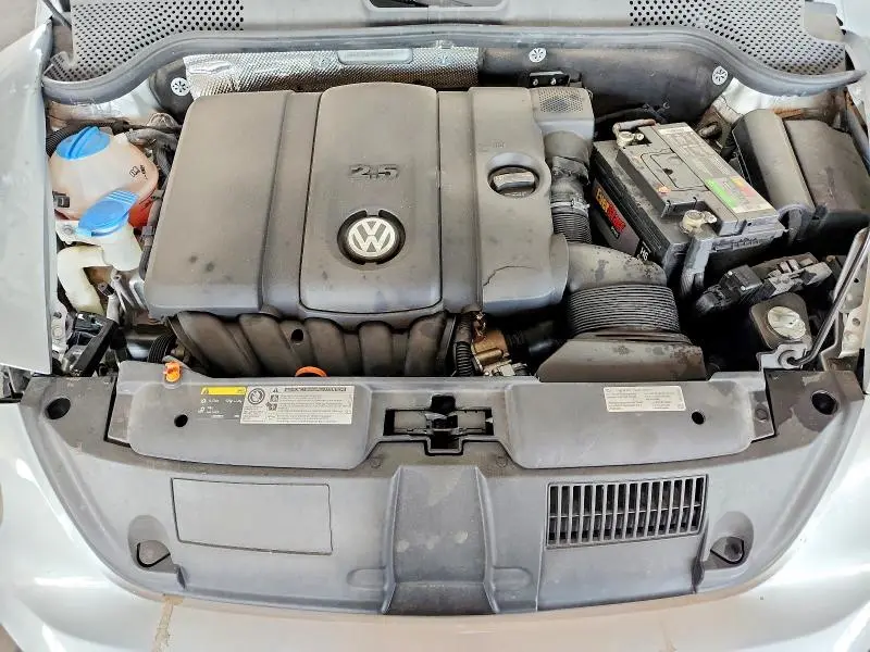 2013 VOLKSWAGEN BEETLE   