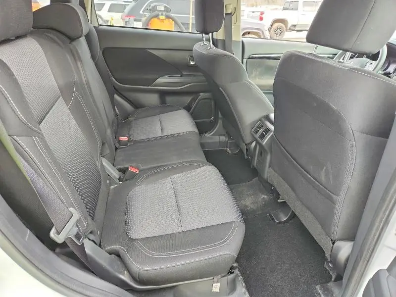 2020 MITSUBISHI OUTLANDER SE  