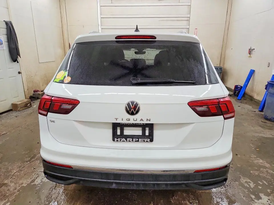 2022 VOLKSWAGEN TIGUAN SE  