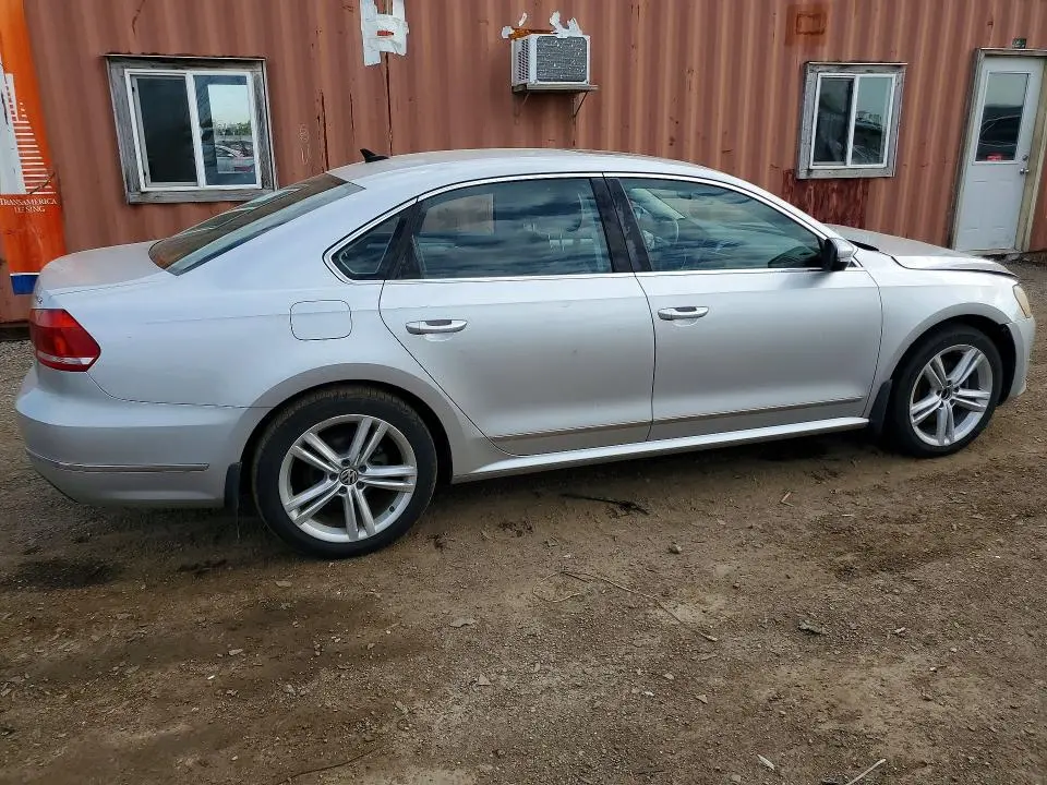 2013 VOLKSWAGEN PASSAT SE  