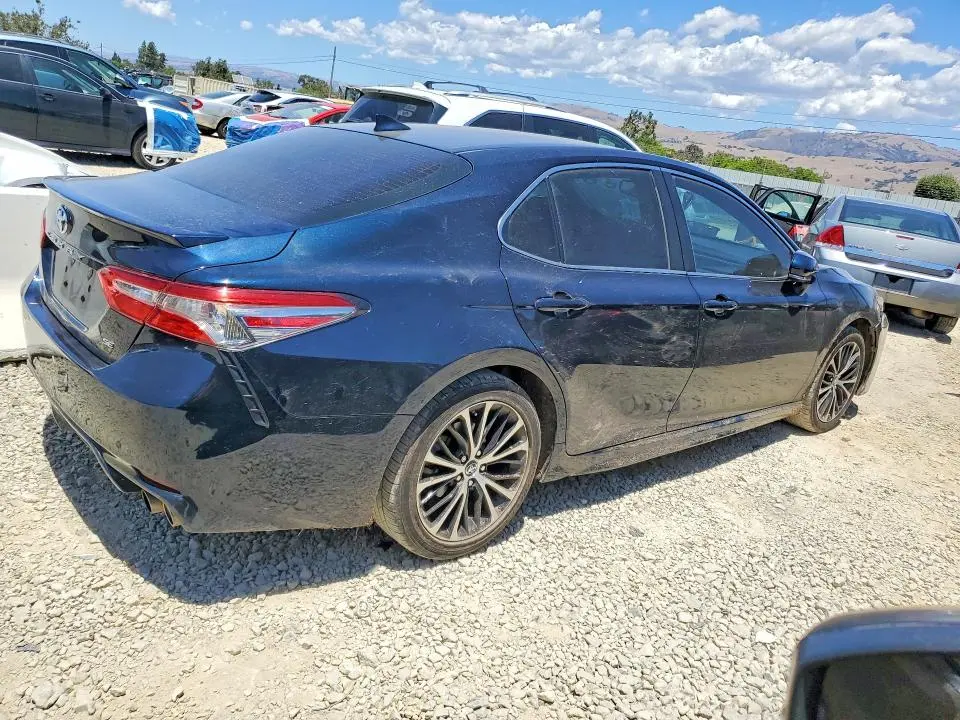 2019 TOYOTA CAMRY SE  