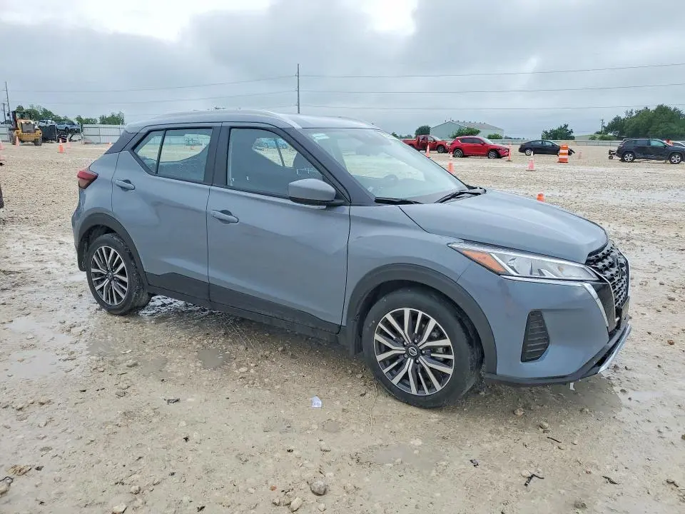 2021 NISSAN KICKS SV  
