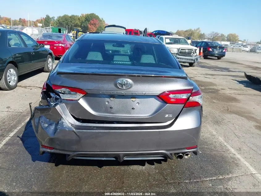 2018 TOYOTA CAMRY SE