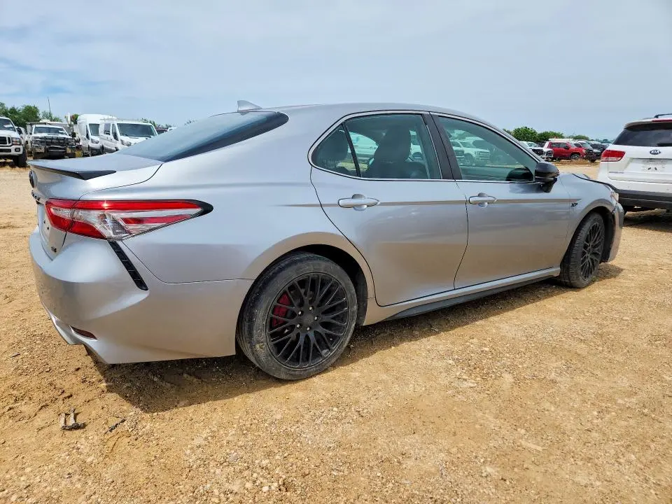 2019 TOYOTA CAMRY SE  