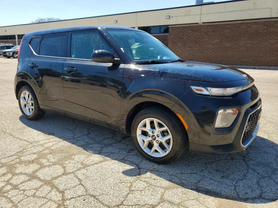 2022 KIA SOUL LX  