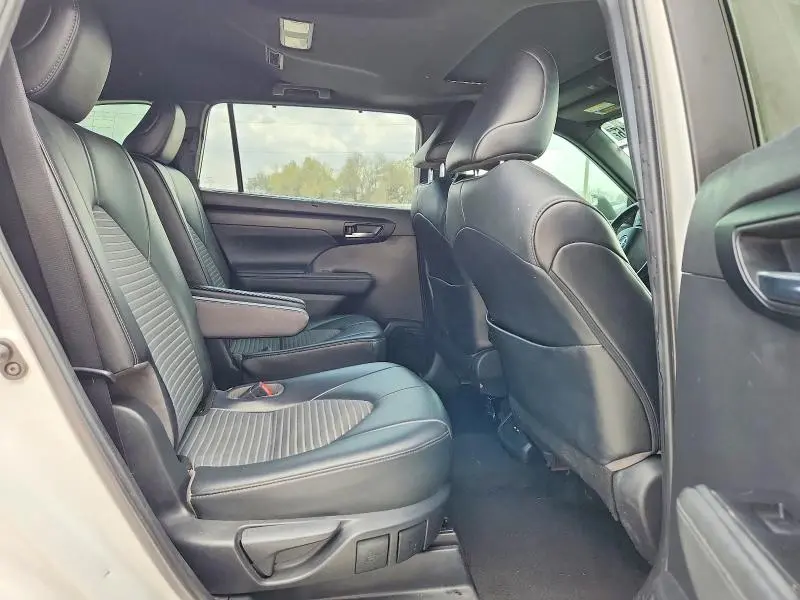 2021 TOYOTA HIGHLANDER XSE  