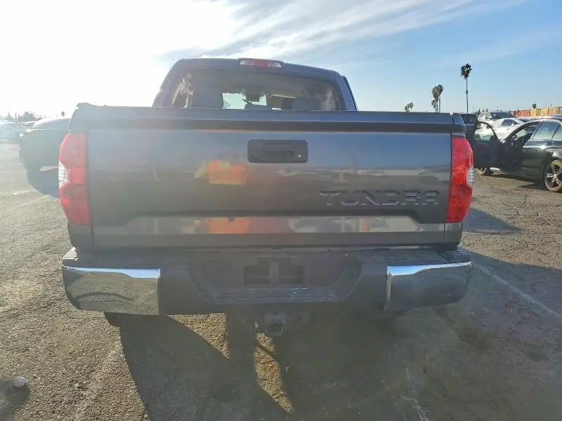 2017 TOYOTA TUNDRA CREWMAX SR5  