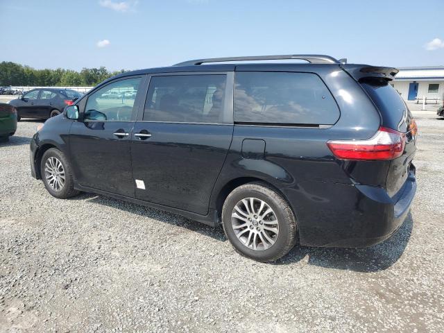 2020 TOYOTA SIENNA XLE