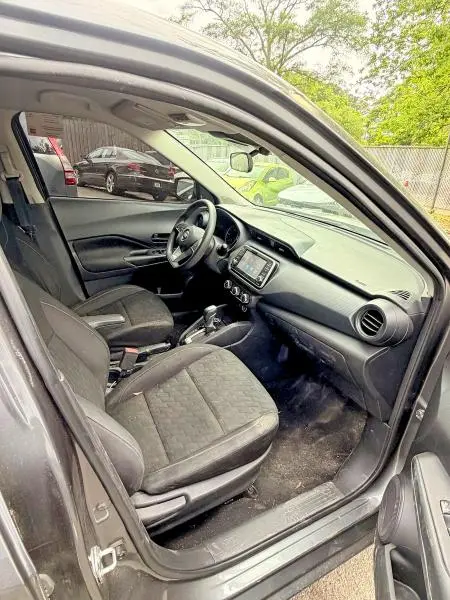 2021 NISSAN KICKS S  