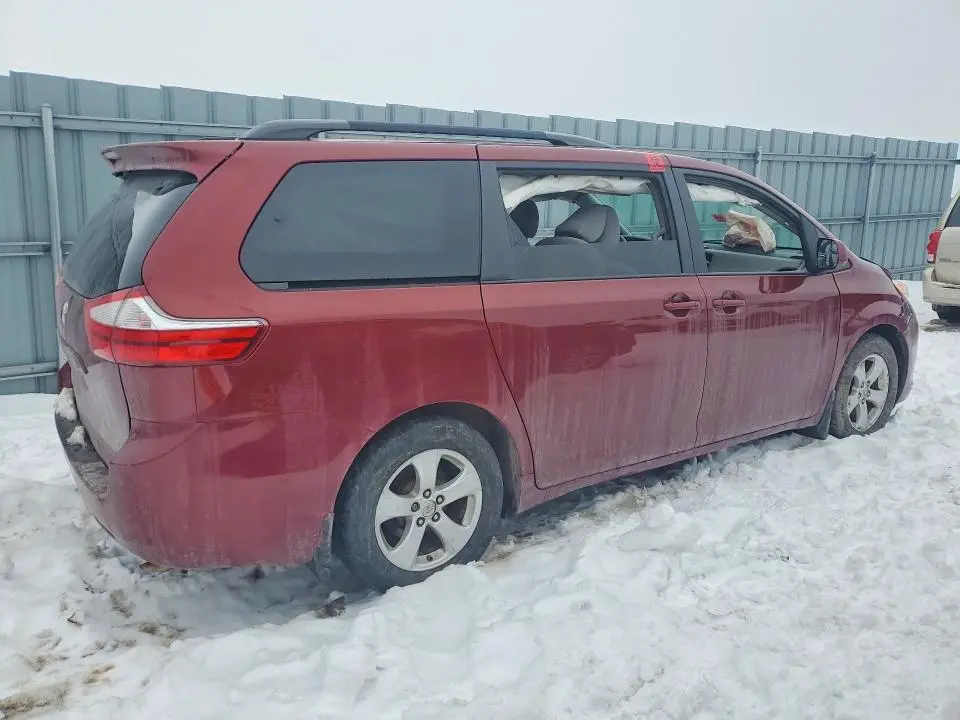 2015 TOYOTA SIENNA LE  