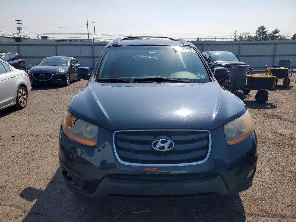 2011 HYUNDAI SANTA FE SE  