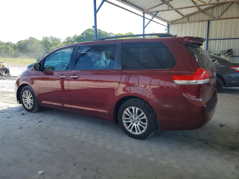 2014 TOYOTA SIENNA XLE 8-PASSENGER  