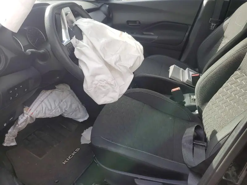 2021 NISSAN KICKS S  