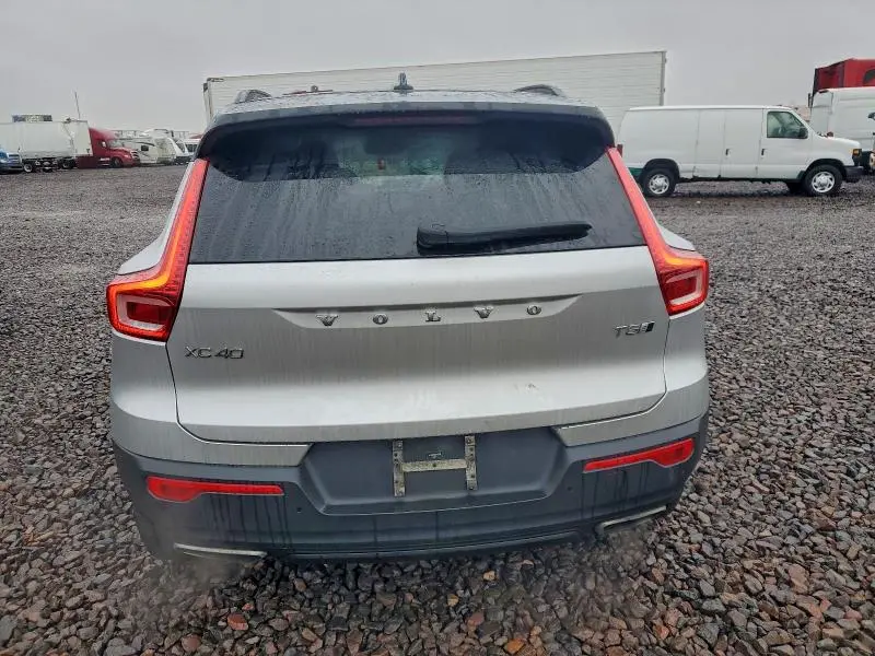 2019 VOLVO XC40 T5 R-DESIGN  