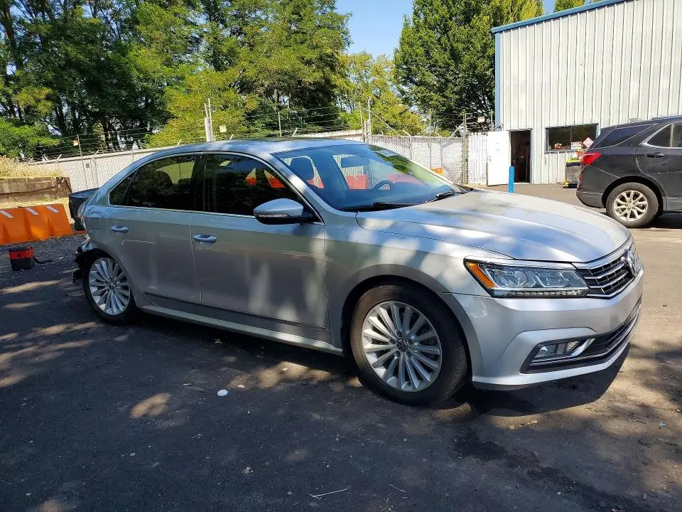 2017 VOLKSWAGEN PASSAT SE  