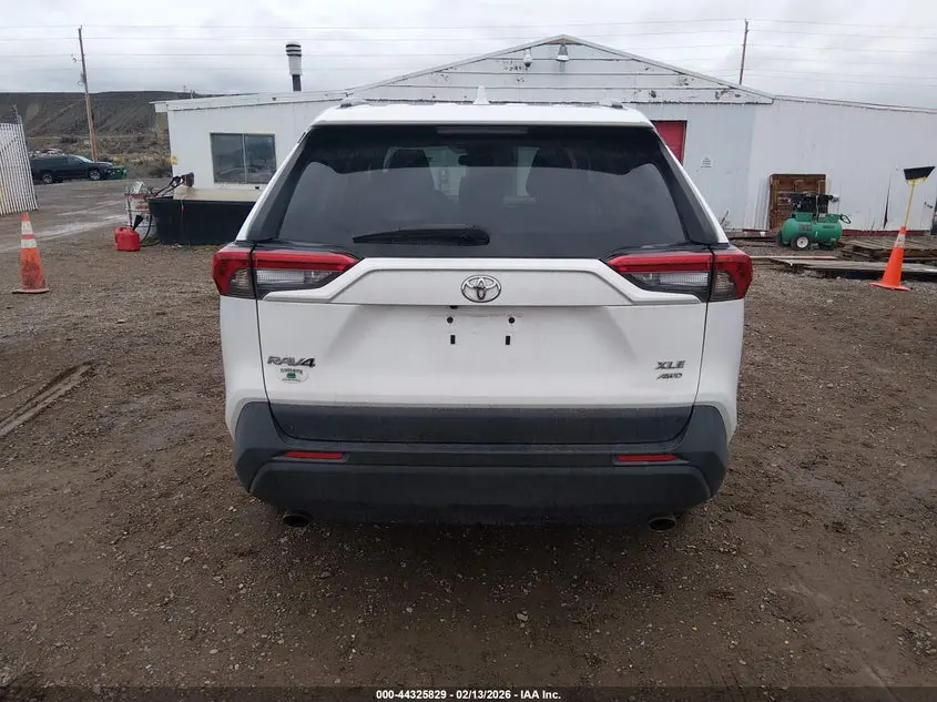 2022 TOYOTA RAV4 XLE
