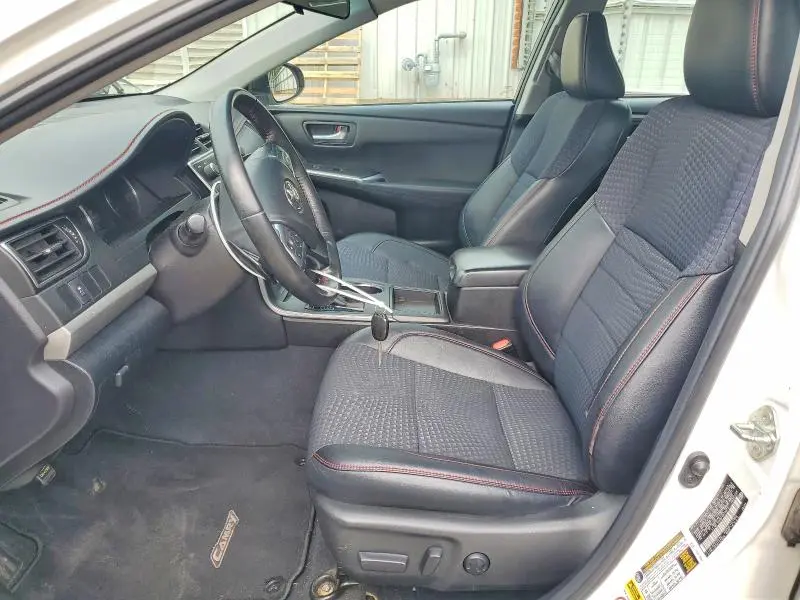 2015 TOYOTA CAMRY SE  