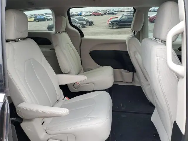 2017 CHRYSLER PACIFICA LX  