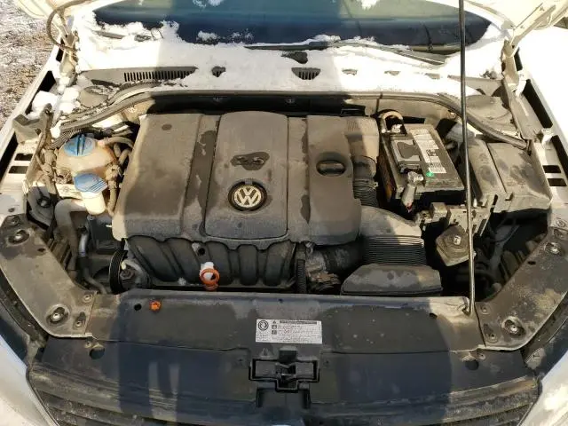 2011 VOLKSWAGEN JETTA SE  