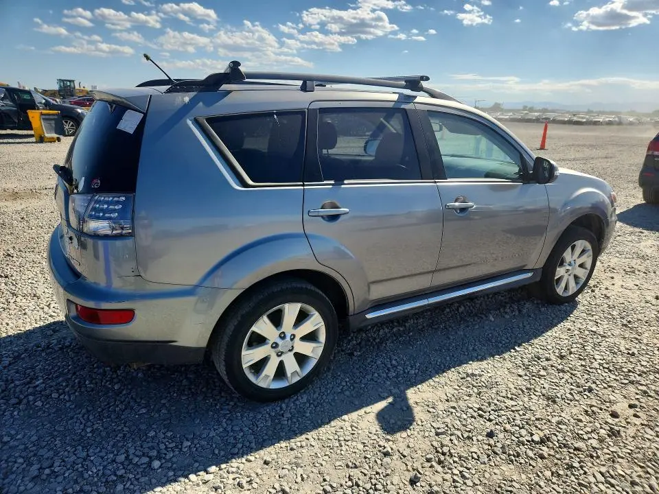 2013 MITSUBISHI OUTLANDER SE  