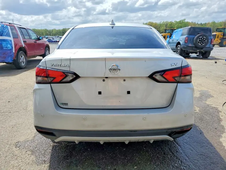 2021 NISSAN VERSA SV  