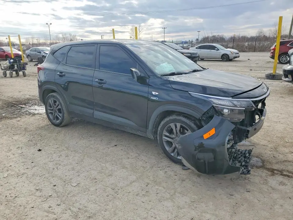 2023 KIA SELTOS LX  