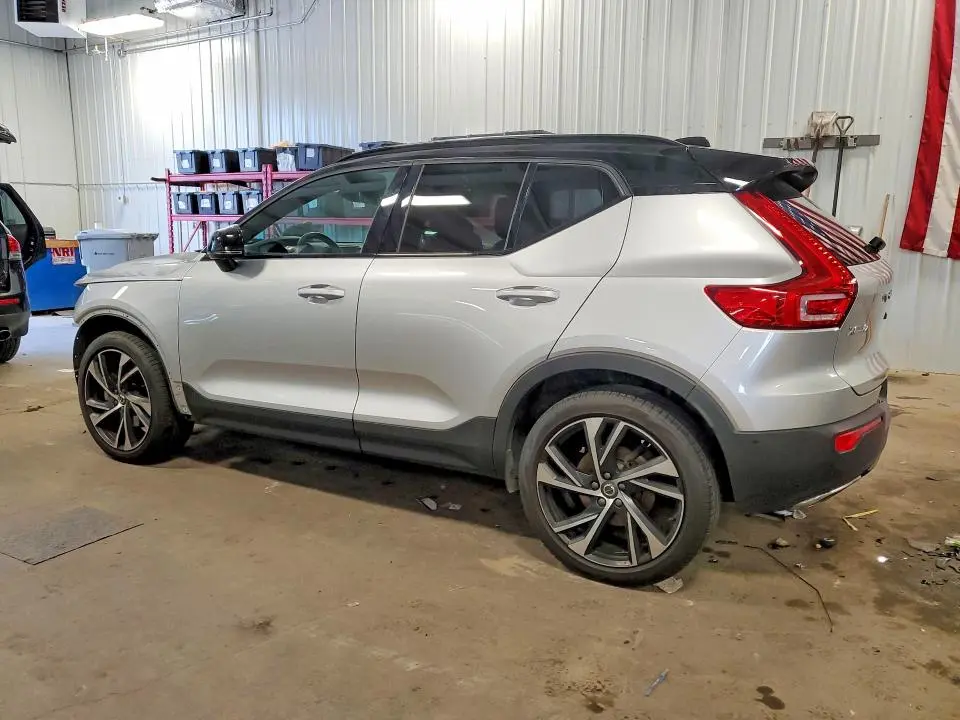 2019 VOLVO XC40 T5 R-DESIGN  