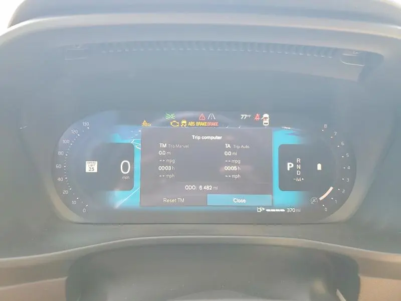 2025 VOLVO XC40 PLUS  