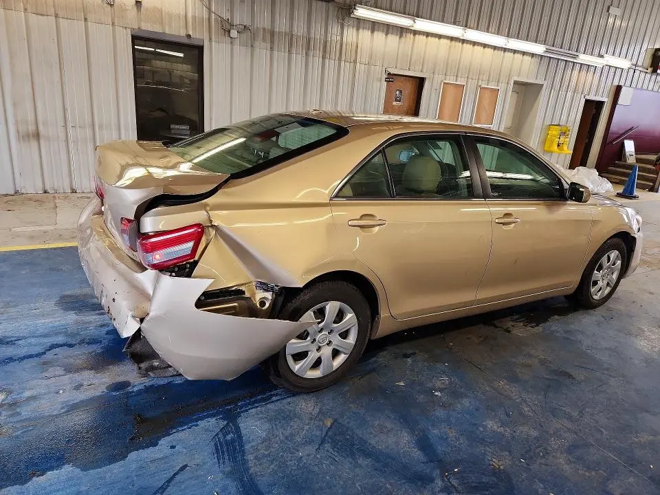 2011 TOYOTA CAMRY LE  