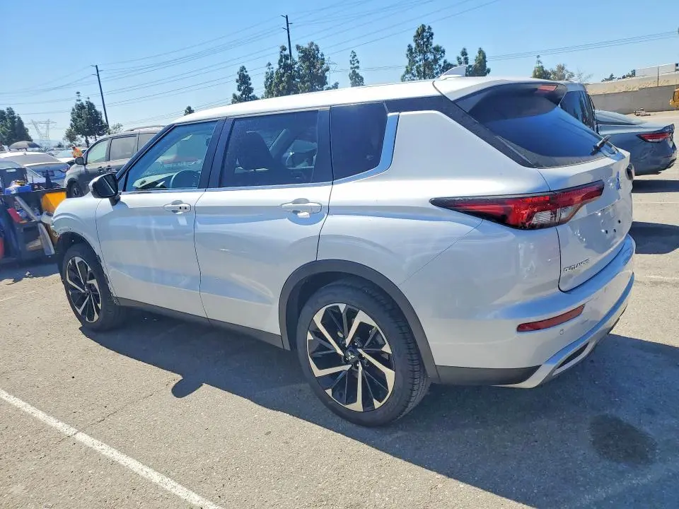 2024 MITSUBISHI OUTLANDER SE  