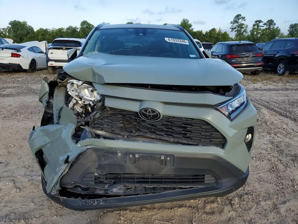 2021 TOYOTA RAV4 XLE  